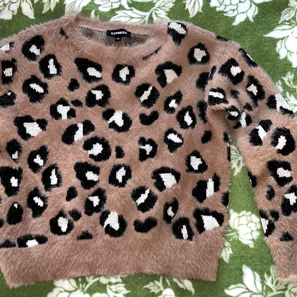 Express soft long sleeve pullover leopard cheetah sweater top Mohair look S - M - Picture 7 of 7